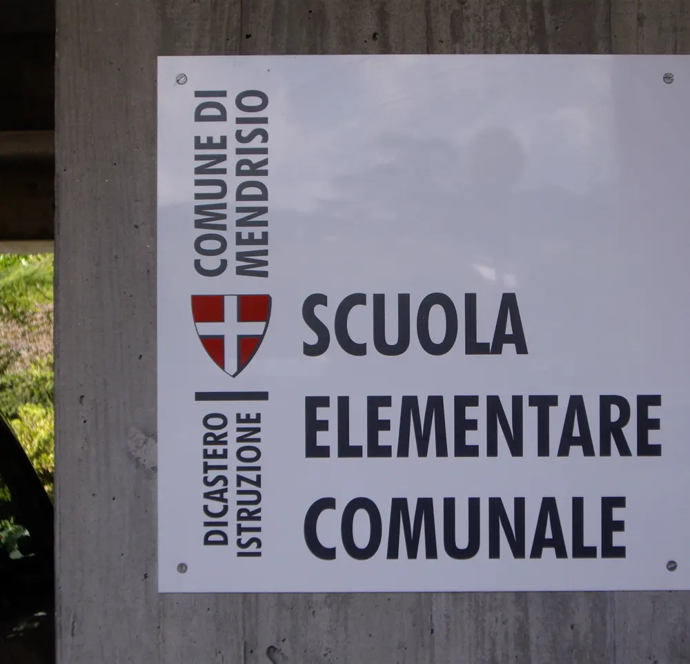 Targa della Scuola elementare comunale del Comune di Mendrisio